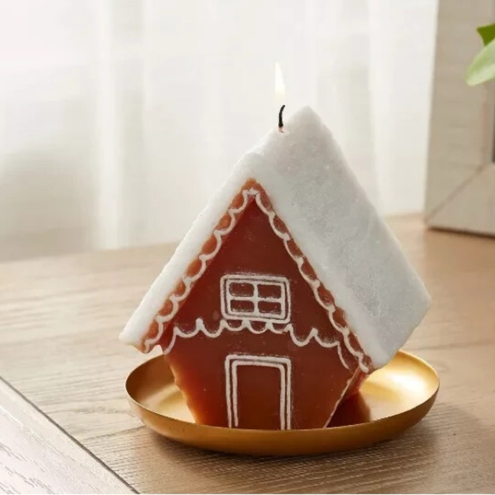 NWT Unique Target Threshold Christmas Gingerbread Frosting Figural Candle